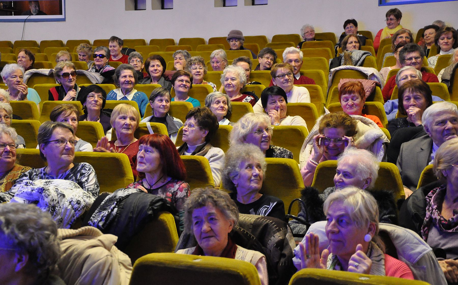 Nyugdíjasok nőnapi ünnepsége a Fehérvári Civil Központban